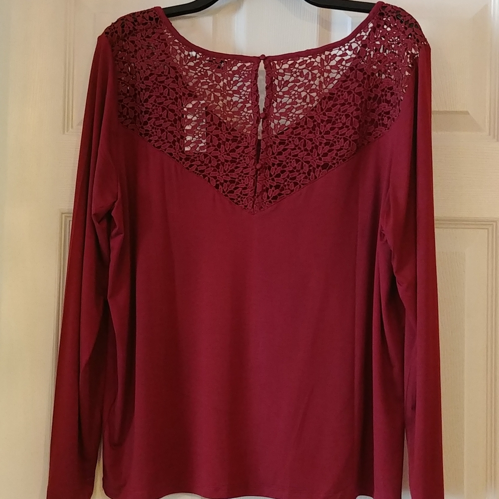 NWT TOP, Size L with lovely lace - Picture 4 of 8